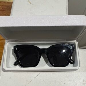 Chimi Black Sunglasses